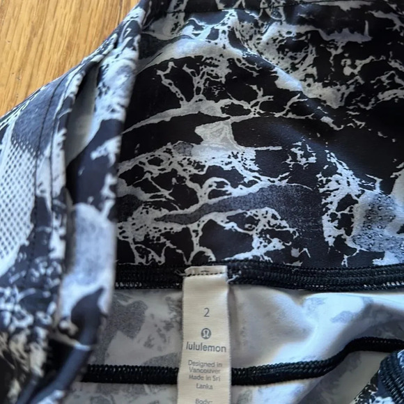 Lululemon sz 2 Fast & Free 7/8 Tight II Nulux 25"
Interlaced Starlight Black EUC - Picture 3 of 12